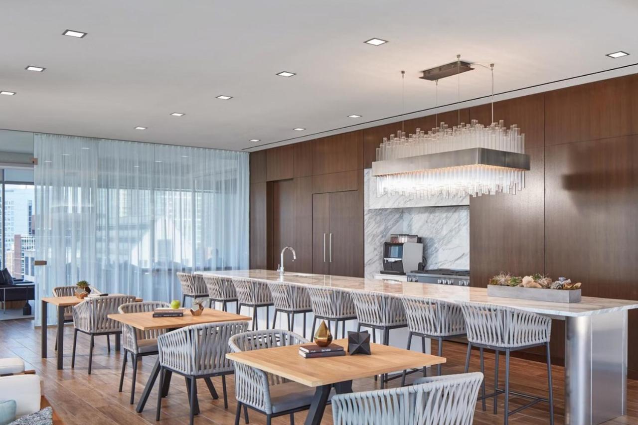 River North Jr 1br W Game Nr L Chi-971