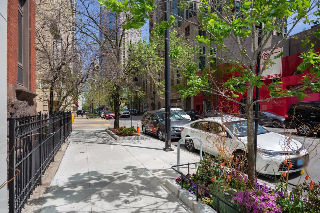 River North Jr 1br W Game Nr L Chi-971 * Chicago