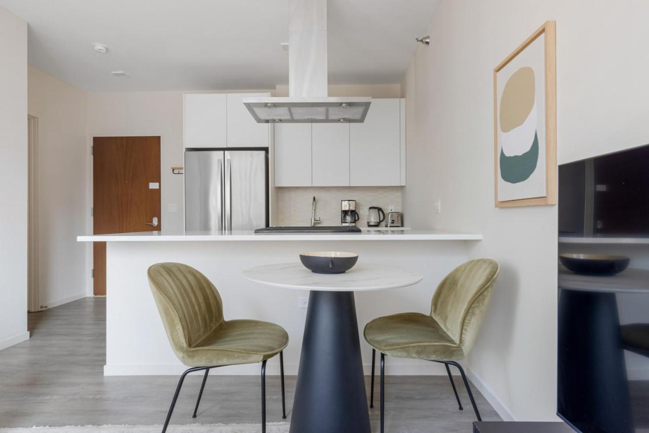 River North Jr 1br W Game Nr L Chi-971 Chicago