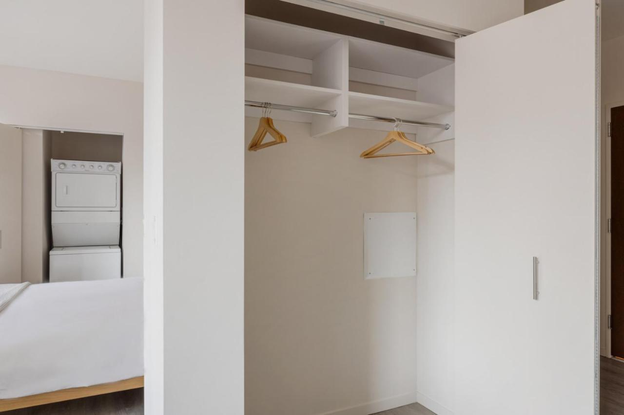 River North Jr 1br W Game Nr L Chi-971 *