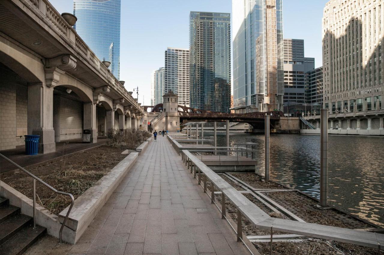 River North Jr 1br W Game Nr L Chi-971 * Chicago