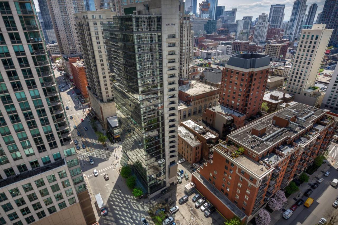 River North Jr 1br W Game Nr L Chi-971 * Chicago